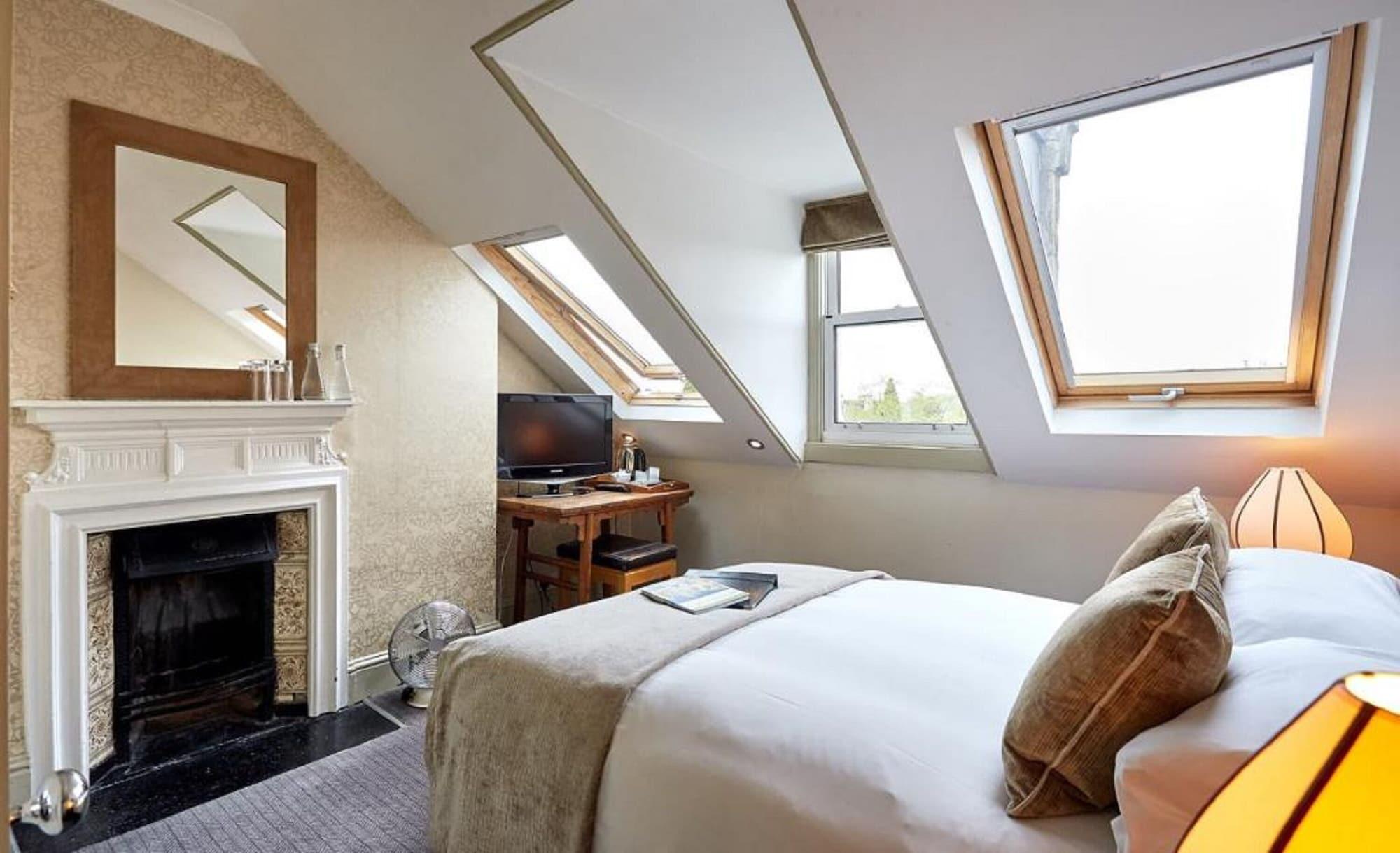 Dorian House Boutique B&B - Free Parking! Бат Экстерьер фото A room at the hotel