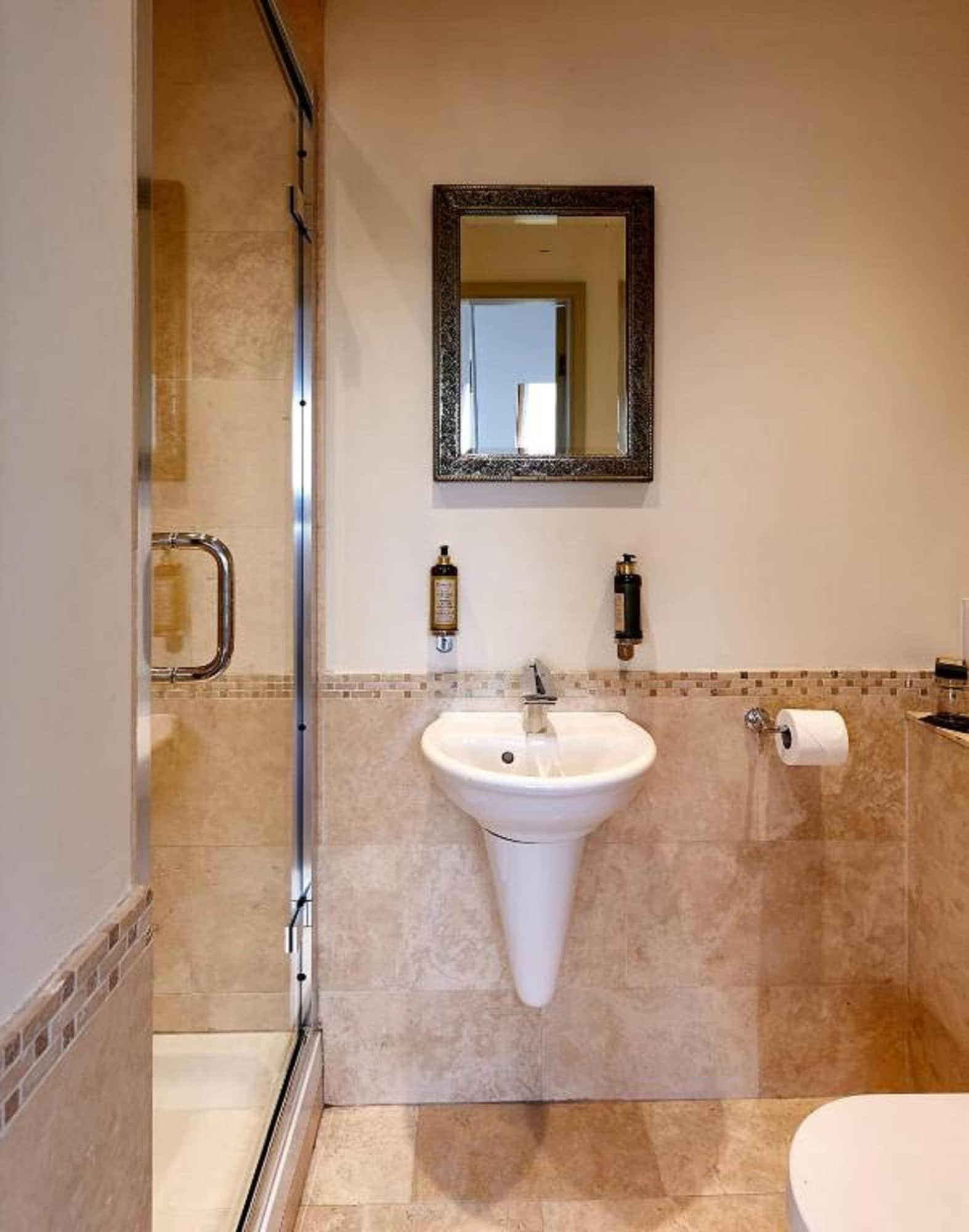 Dorian House Boutique B&B - Free Parking! Бат Экстерьер фото A wet room