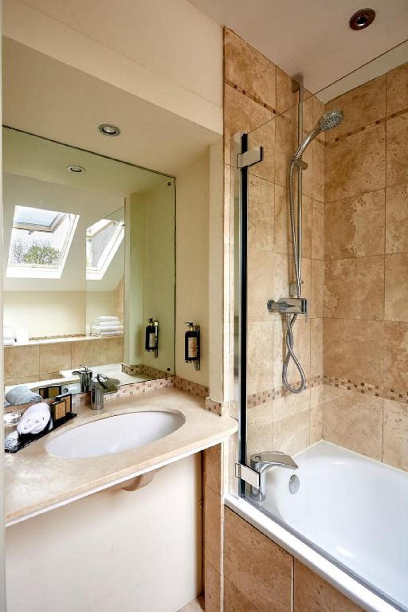 Dorian House Boutique B&B - Free Parking! Бат Экстерьер фото A shower cubicle