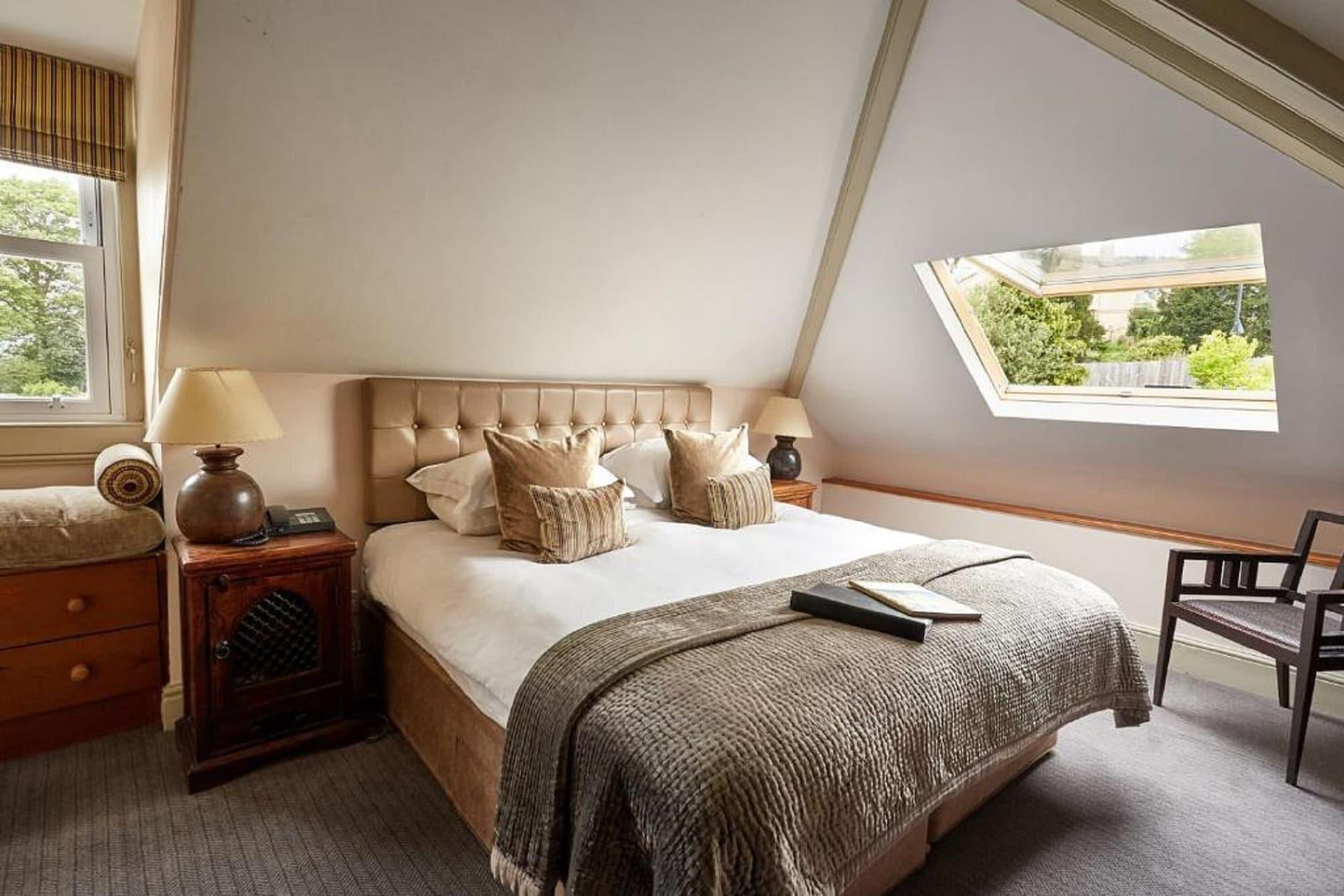Dorian House Boutique B&B - Free Parking! Бат Экстерьер фото A bedroom at The Grove