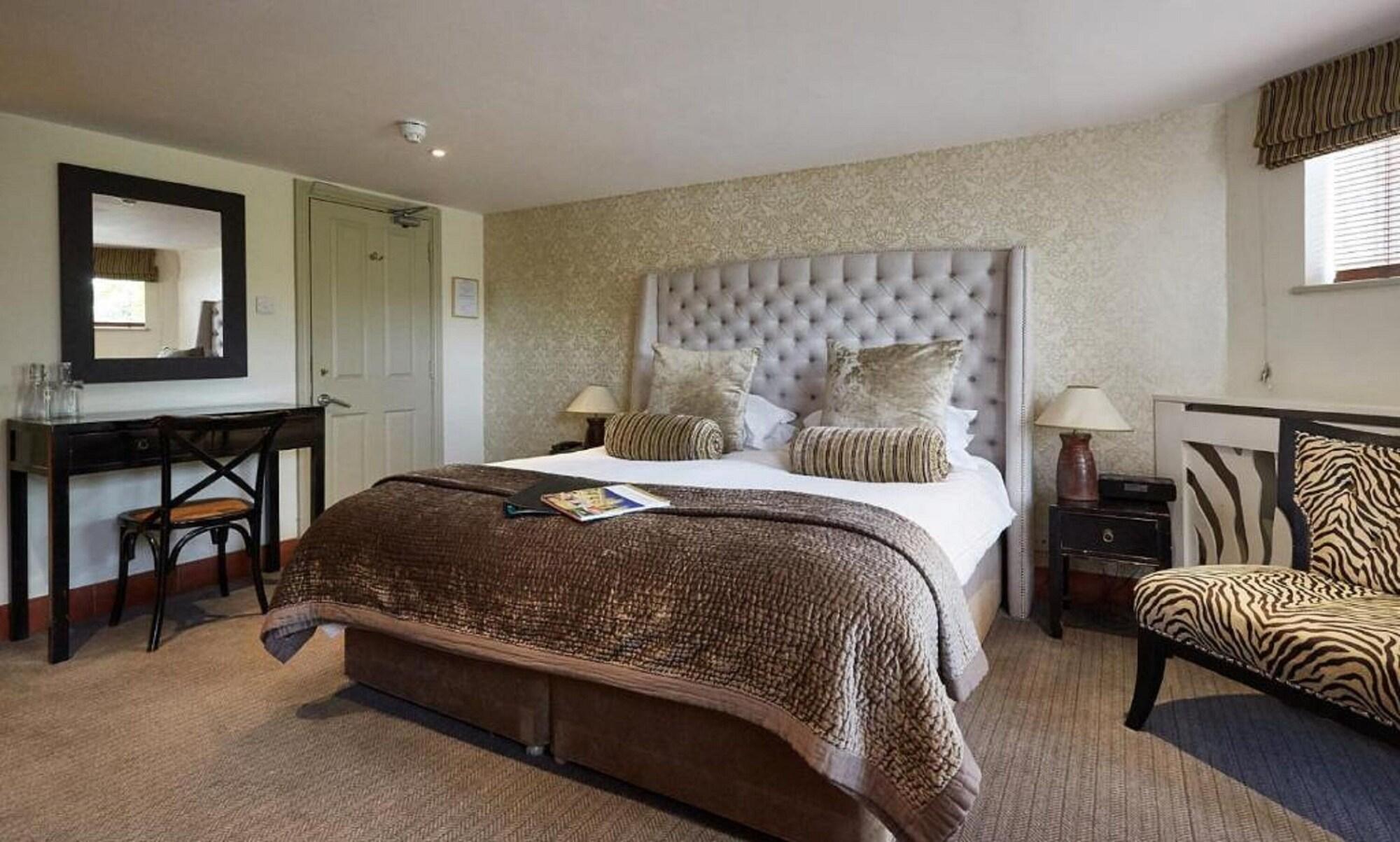 Dorian House Boutique B&B - Free Parking! Бат Экстерьер фото A bedroom at The Old parsonage