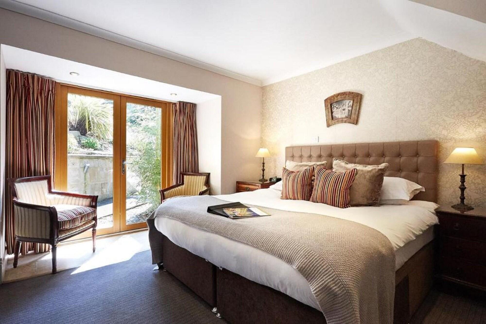 Dorian House Boutique B&B - Free Parking! Бат Экстерьер фото A bedroom at The Old parsonage