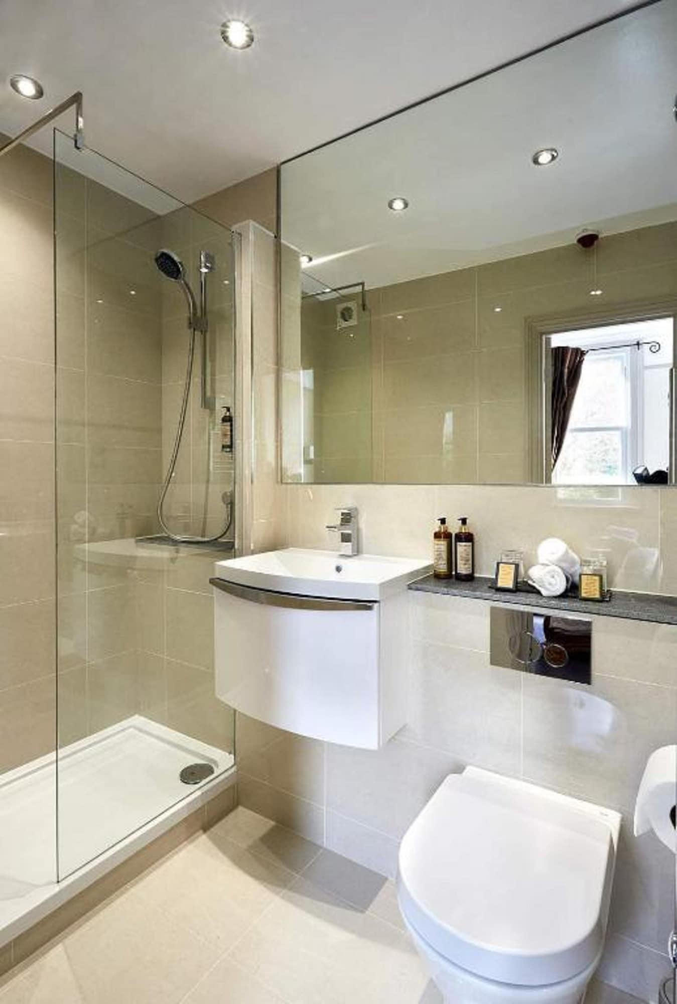 Dorian House Boutique B&B - Free Parking! Бат Экстерьер фото A bathroom with a shower enclosure