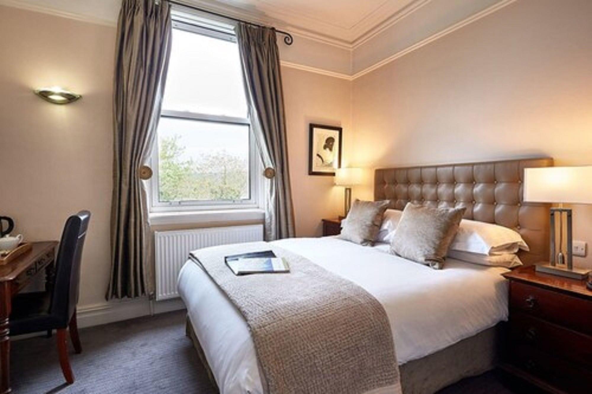 Dorian House Boutique B&B - Free Parking! Бат Экстерьер фото A bedroom at the hotel