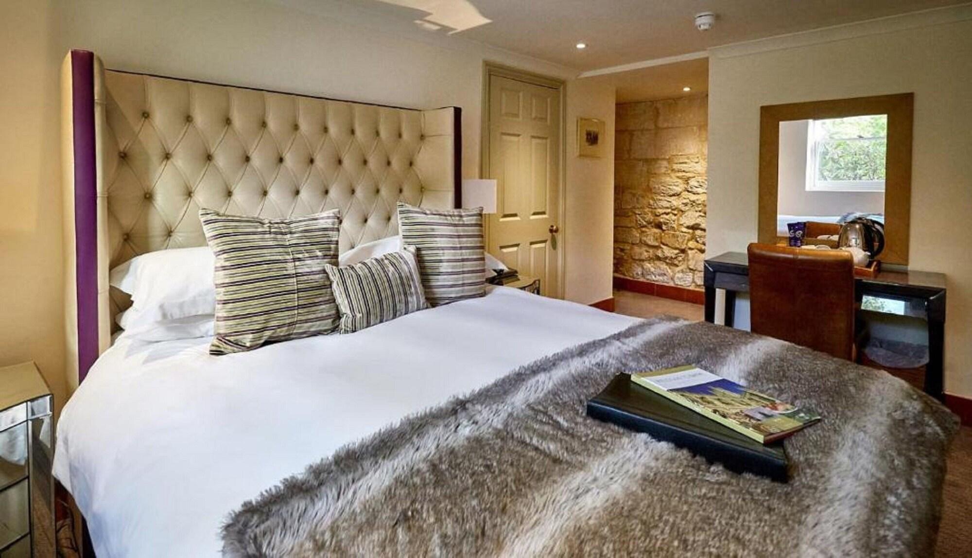Dorian House Boutique B&B - Free Parking! Бат Экстерьер фото A bedroom at The Old Inn