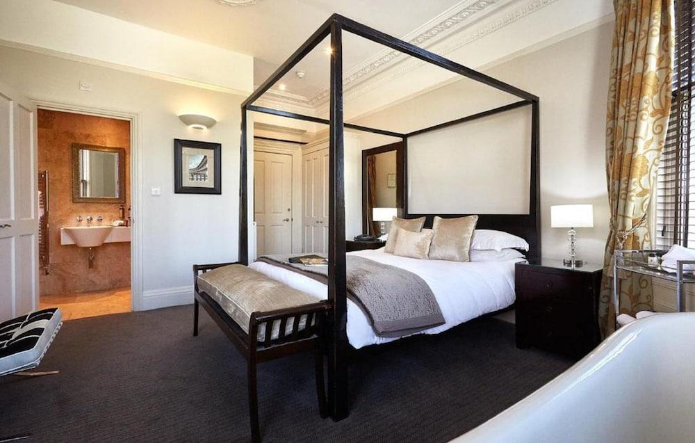 Dorian House Boutique B&B - Free Parking! Бат Экстерьер фото A bedroom at the hotel