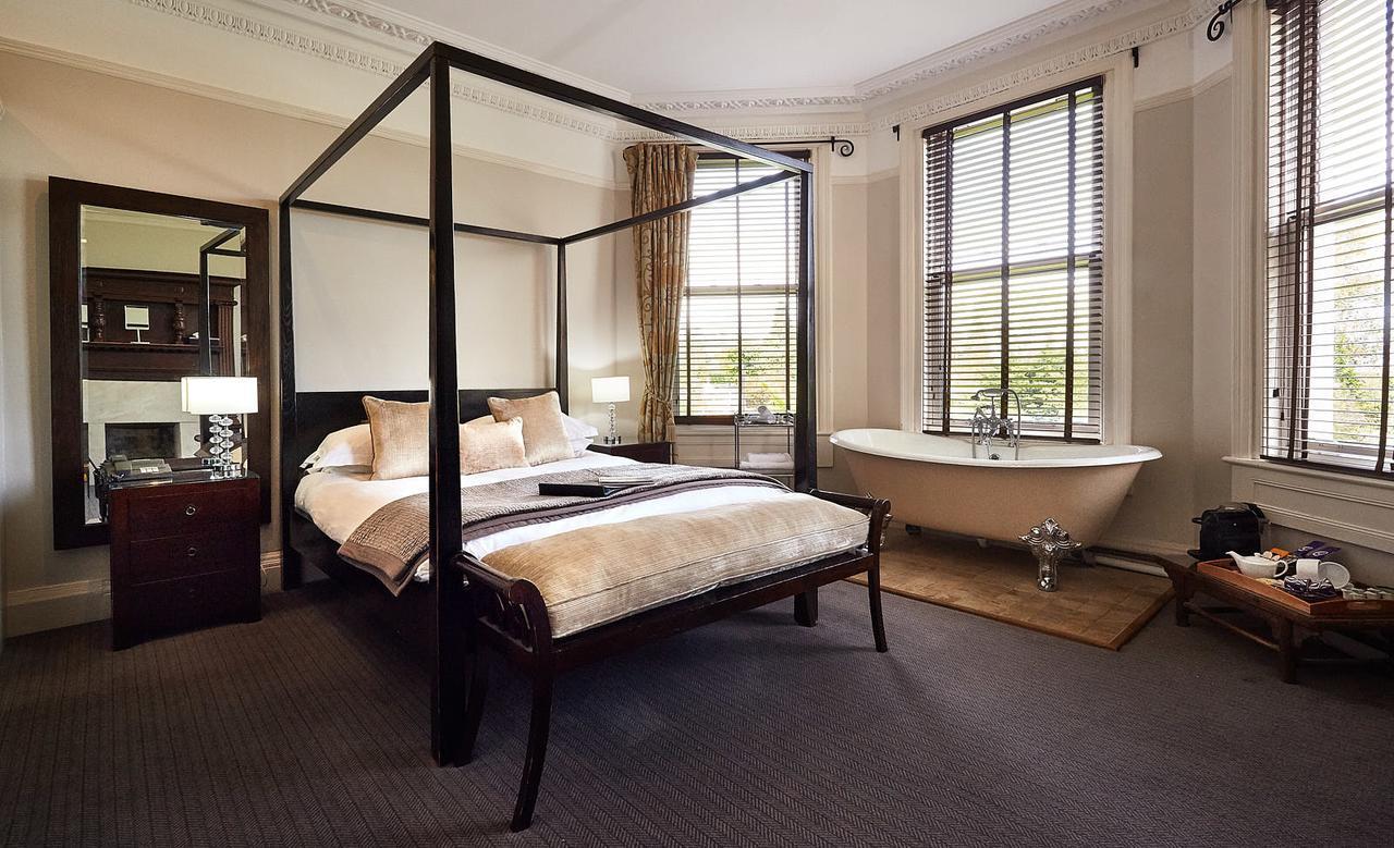 Dorian House Boutique B&B - Free Parking! Бат Экстерьер фото A suite at the hotel