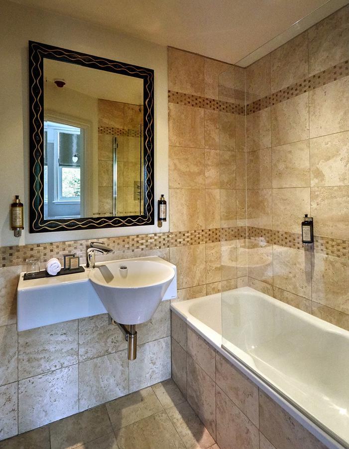 Dorian House Boutique B&B - Free Parking! Бат Экстерьер фото Bathroom