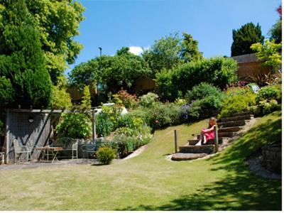 Dorian House Boutique B&B - Free Parking! Бат Экстерьер фото The garden at the centre